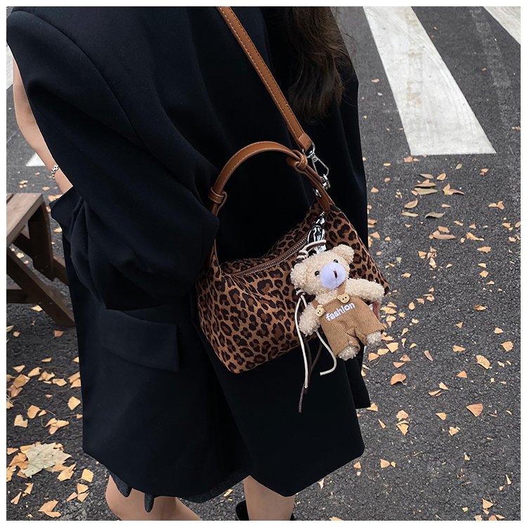 Women's Statement Leopard Print Structured PU Leather Shoulder Bag detail 33