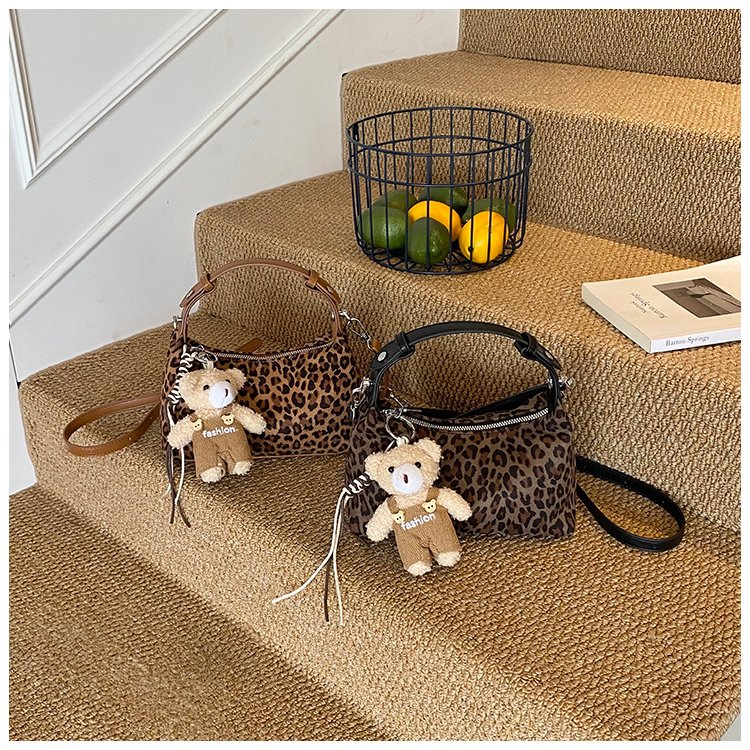Women's Statement Leopard Print Structured PU Leather Shoulder Bag detail 3