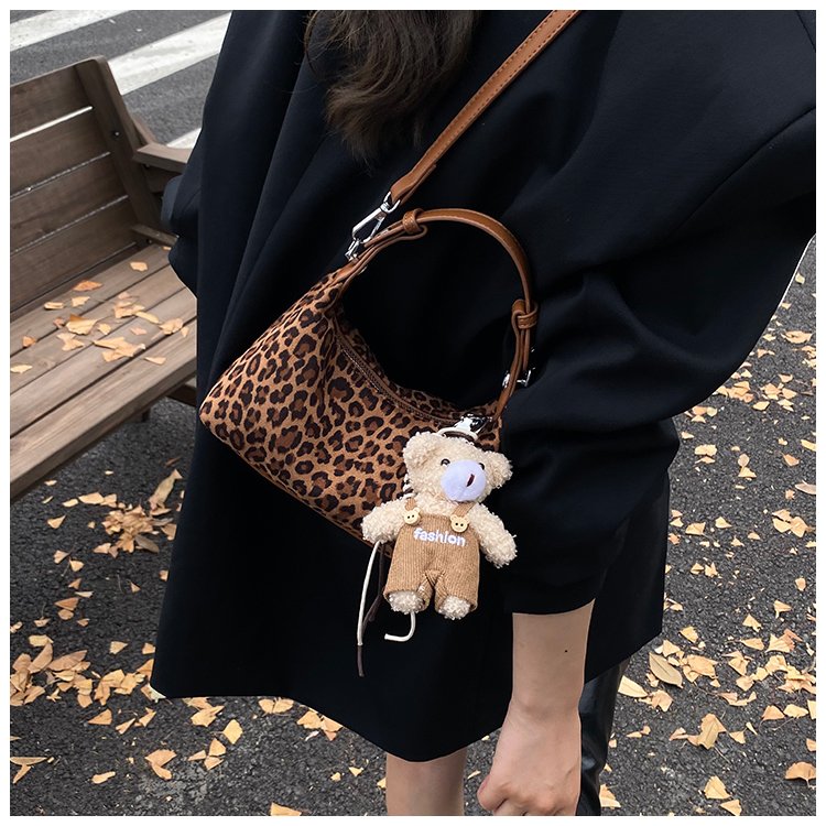 Women's Statement Leopard Print Structured PU Leather Shoulder Bag detail 39