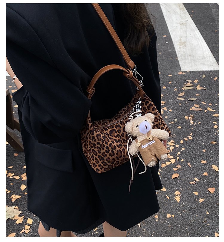 Women's Statement Leopard Print Structured PU Leather Shoulder Bag detail 4
