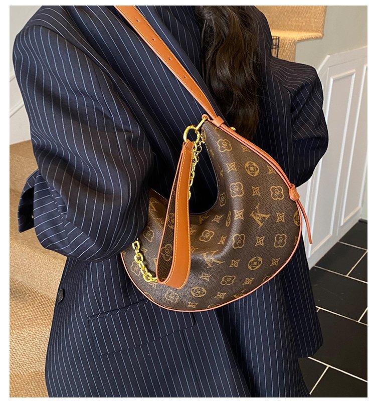 Women's PU Leather Stud Trim Crescent Shoulder Bag detail 9