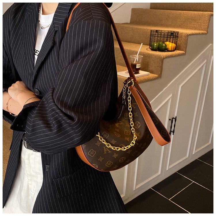 Women's PU Leather Stud Trim Crescent Shoulder Bag detail 15