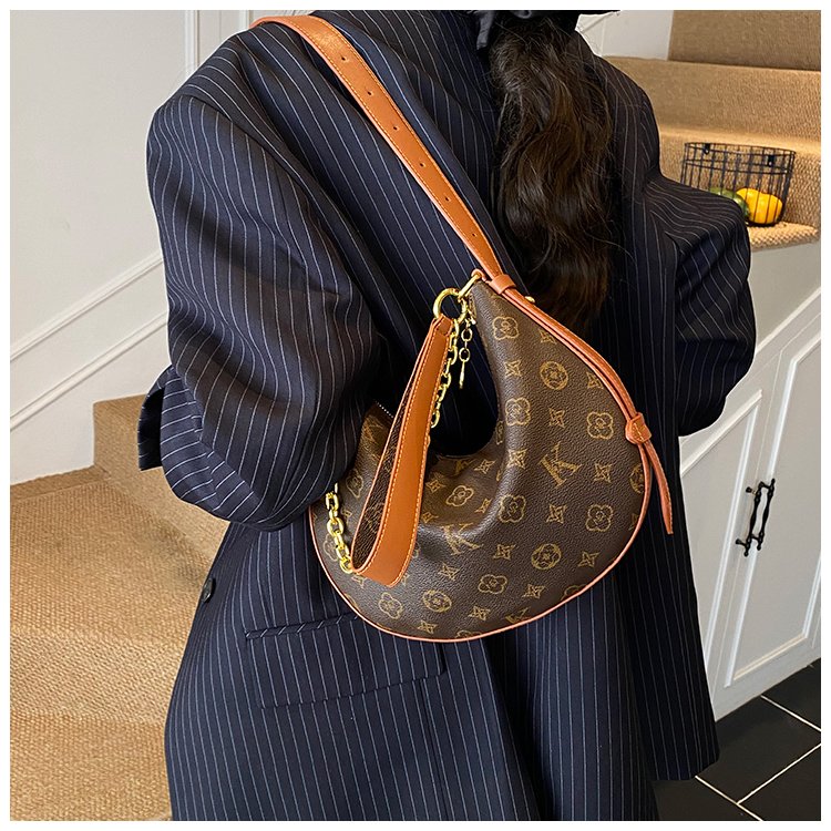 Women's PU Leather Stud Trim Crescent Shoulder Bag detail 16