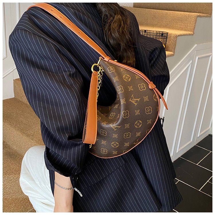 Women's PU Leather Stud Trim Crescent Shoulder Bag detail 18