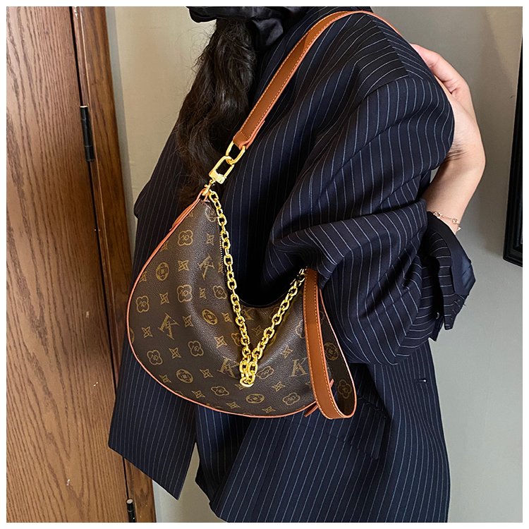 Women's PU Leather Stud Trim Crescent Shoulder Bag detail 20