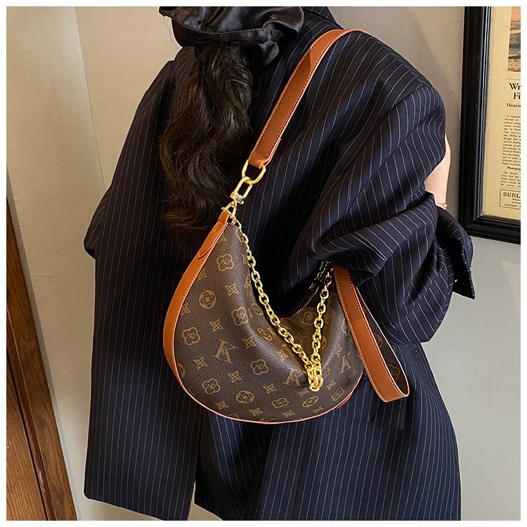 Women's PU Leather Stud Trim Crescent Shoulder Bag detail 21