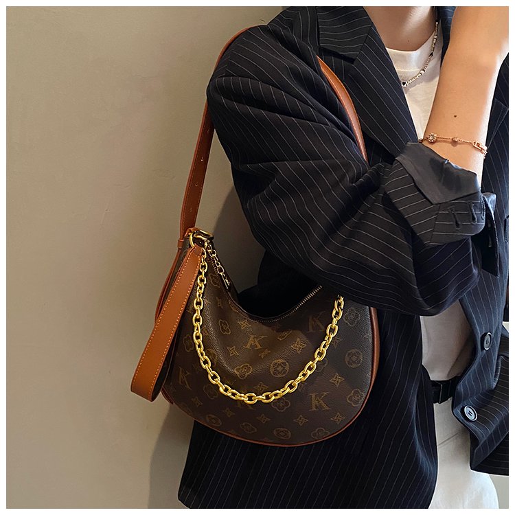 Women's PU Leather Stud Trim Crescent Shoulder Bag detail 25