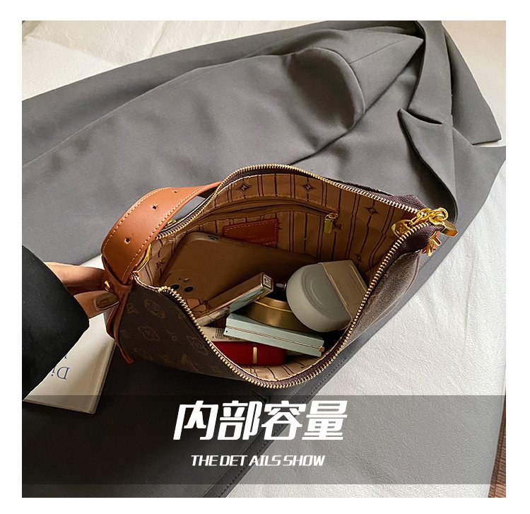Women's PU Leather Stud Trim Crescent Shoulder Bag detail 8