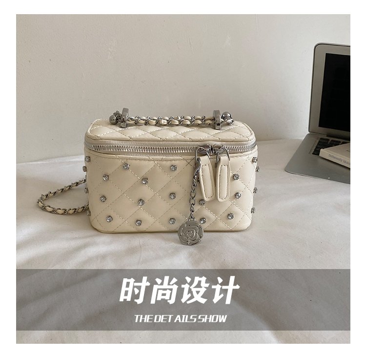 Women's PU Leather Studded Flap Handbag detail 16