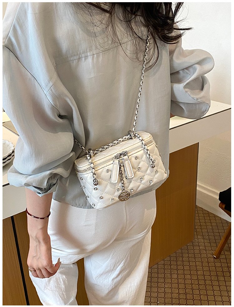 Women's PU Leather Studded Flap Handbag detail 20