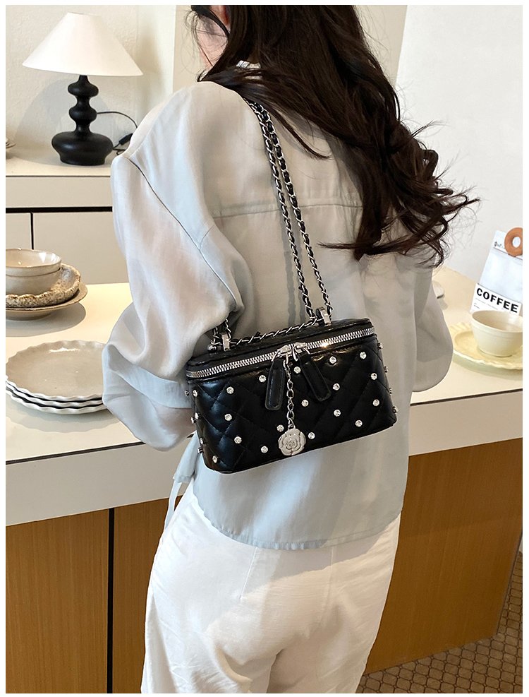 Women's PU Leather Studded Flap Handbag detail 40
