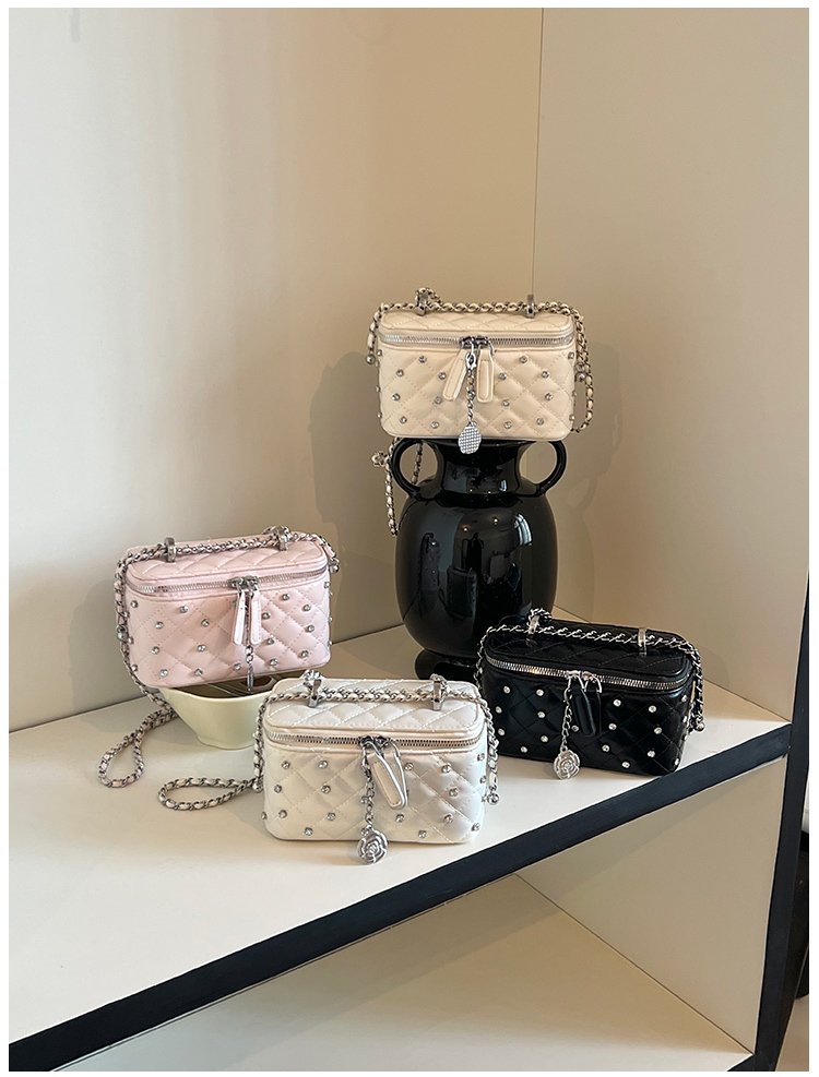 Women's PU Leather Studded Flap Handbag detail 5