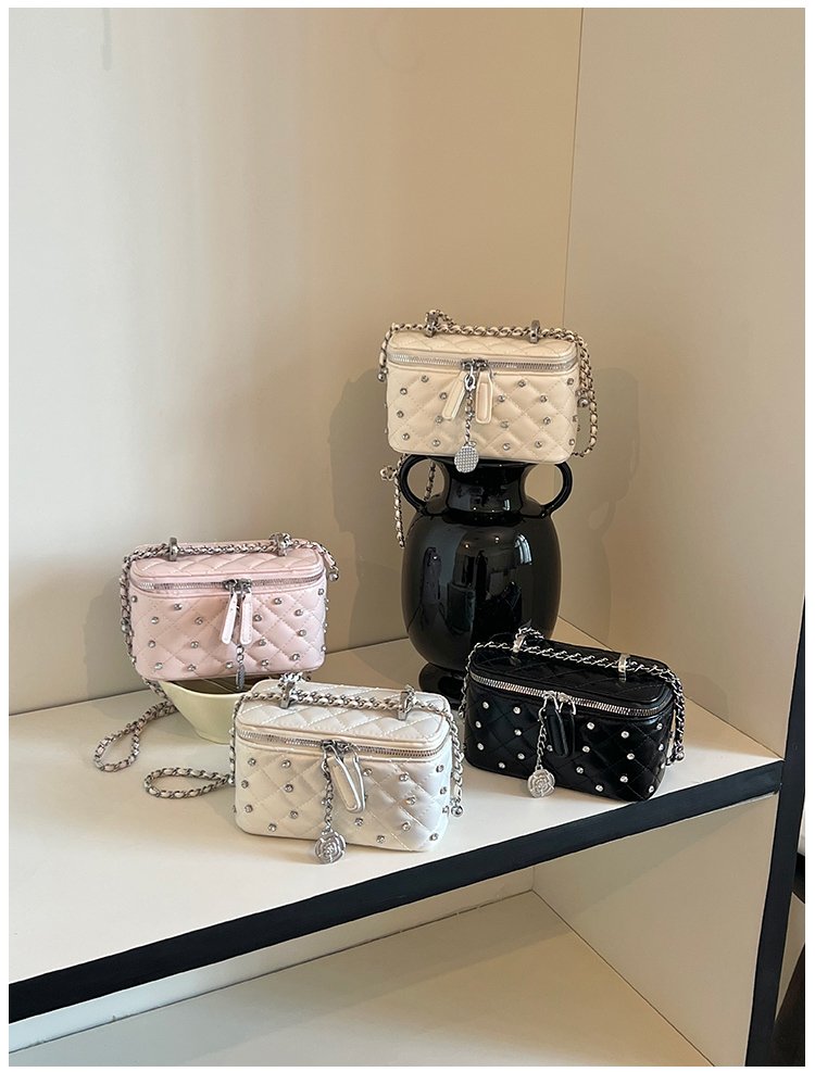Women's PU Leather Studded Flap Handbag detail 6