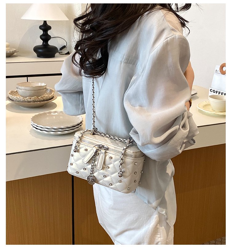 Women's PU Leather Studded Flap Handbag detail 7