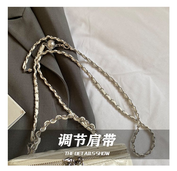 Women's PU Leather Textured Barrel Bag detail 12