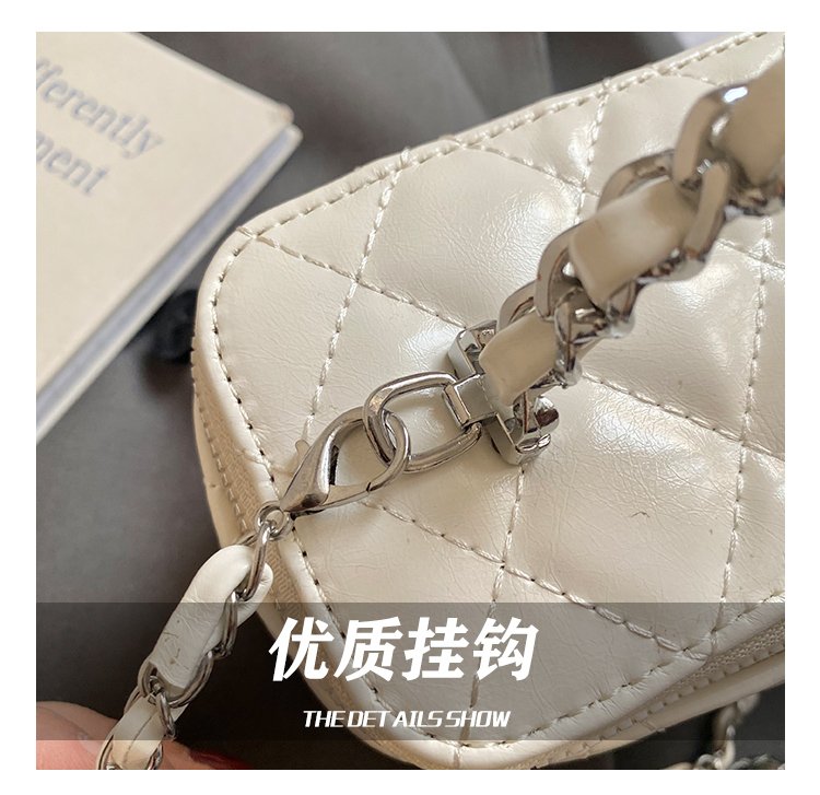 Women's PU Leather Textured Barrel Bag detail 13