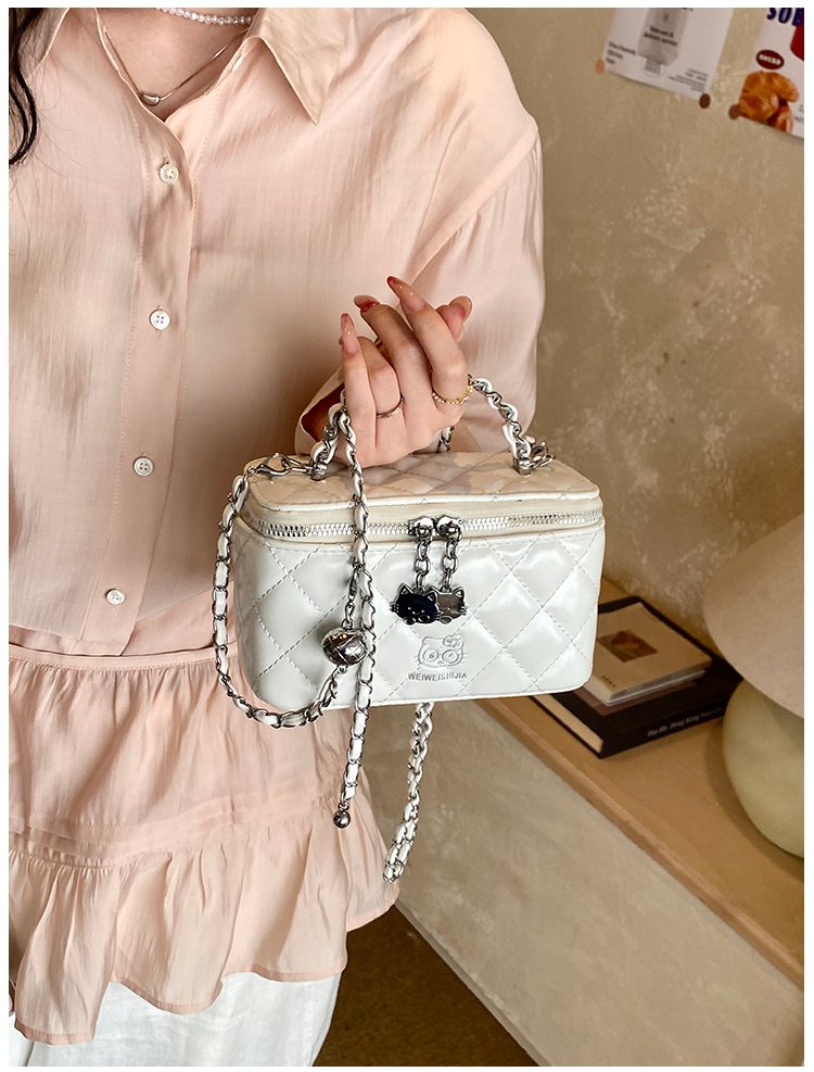 Women's PU Leather Textured Barrel Bag detail 14