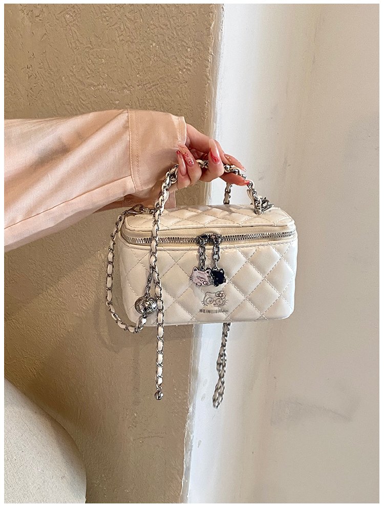 Women's PU Leather Textured Barrel Bag detail 18