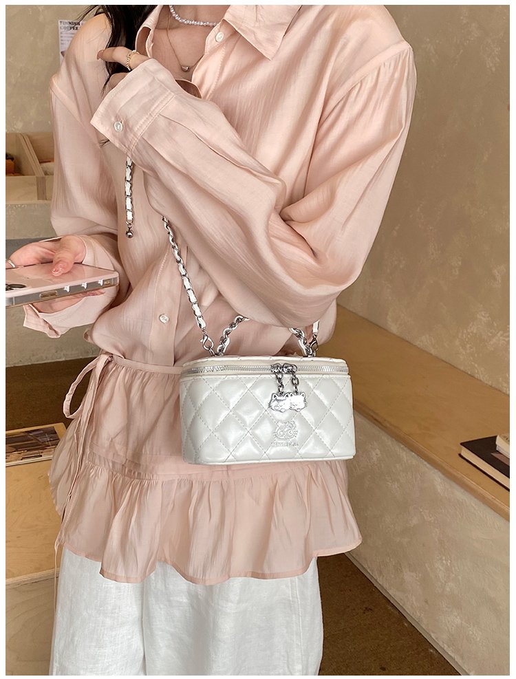 Women's PU Leather Textured Barrel Bag detail 22