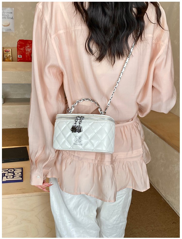 Women's PU Leather Textured Barrel Bag detail 25