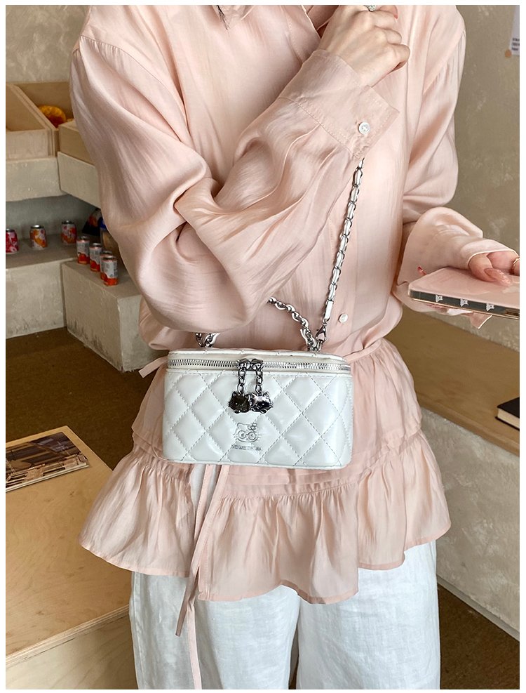 Women's PU Leather Textured Barrel Bag detail 27
