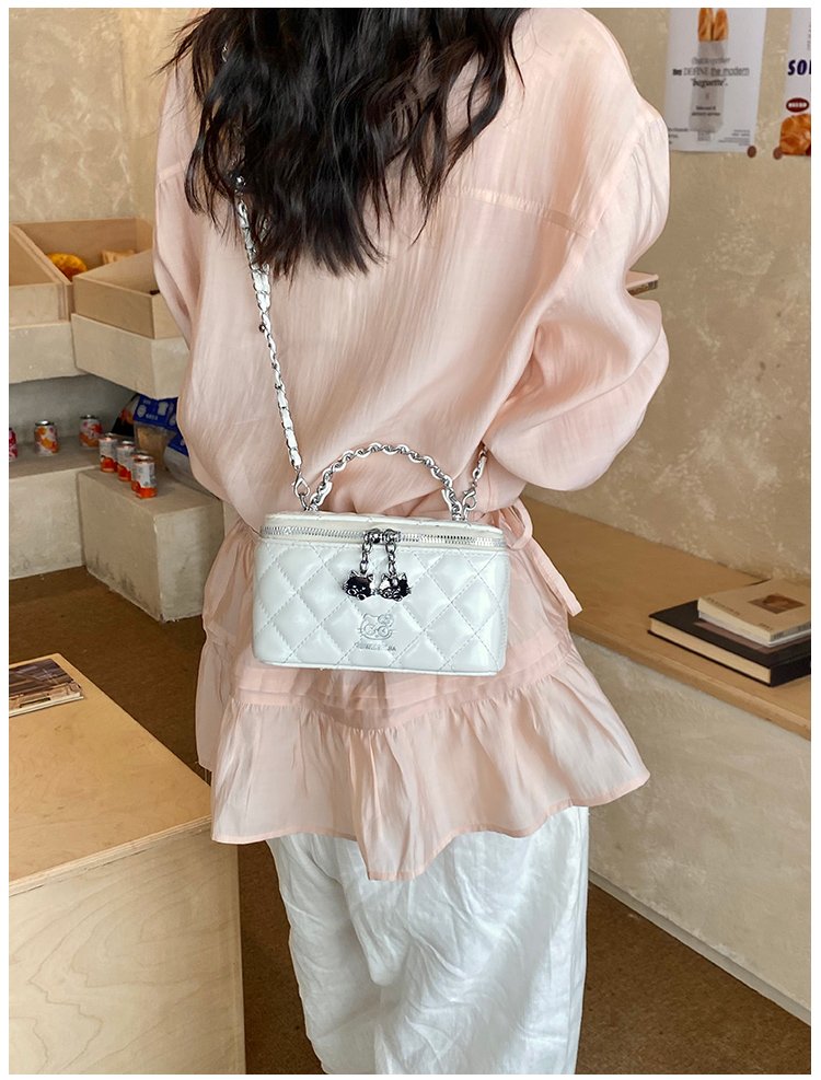 Women's PU Leather Textured Barrel Bag detail 28