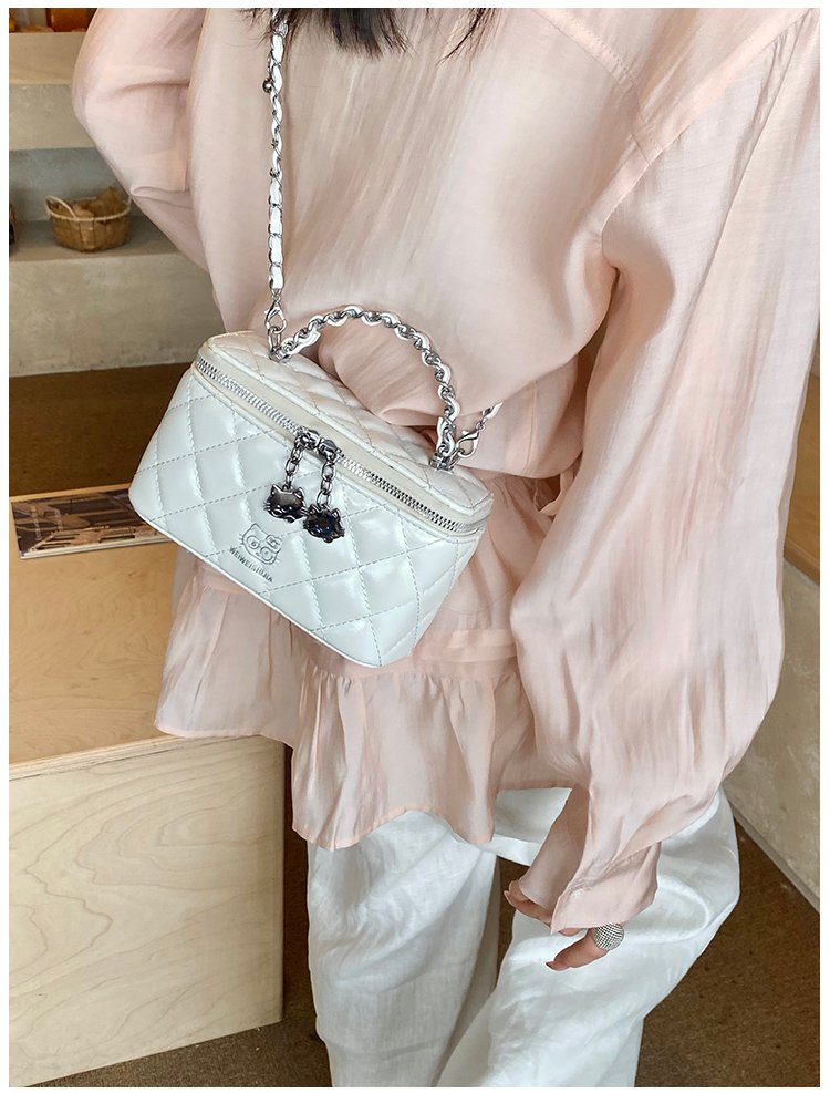 Women's PU Leather Textured Barrel Bag detail 32
