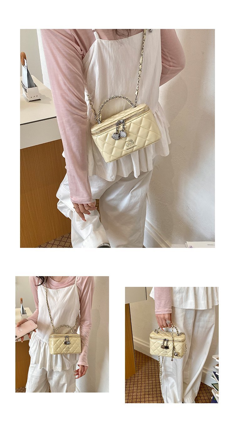 Women's PU Leather Textured Barrel Bag detail 6