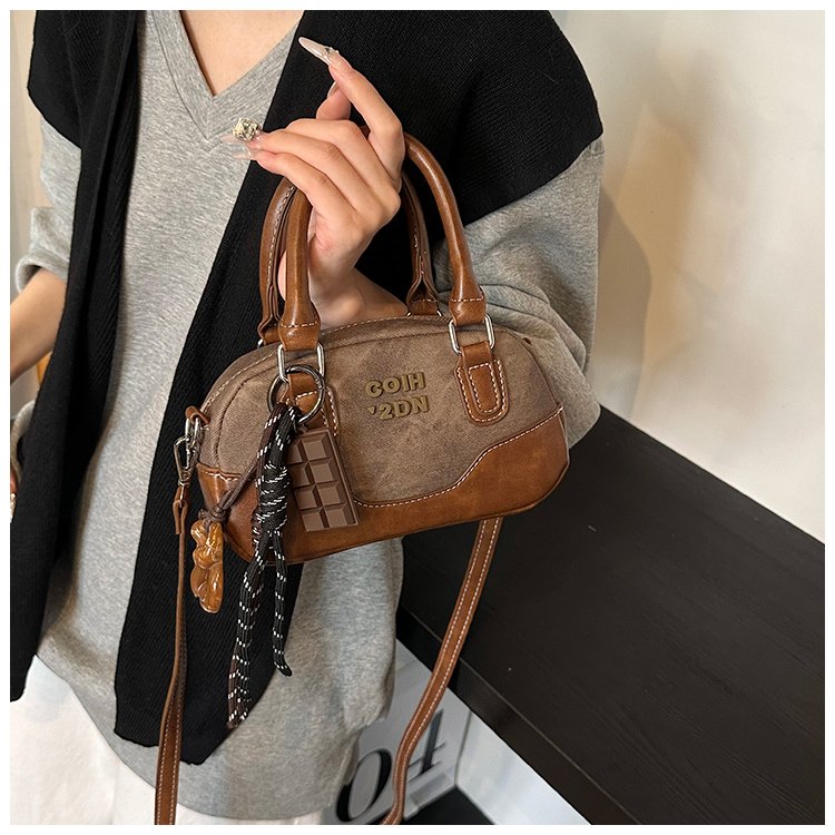 Women's PU Leather Textured Barrel Bag detail 13