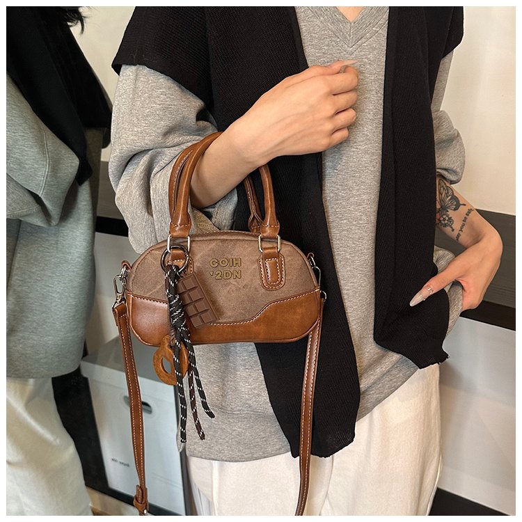 Women's PU Leather Textured Barrel Bag detail 16