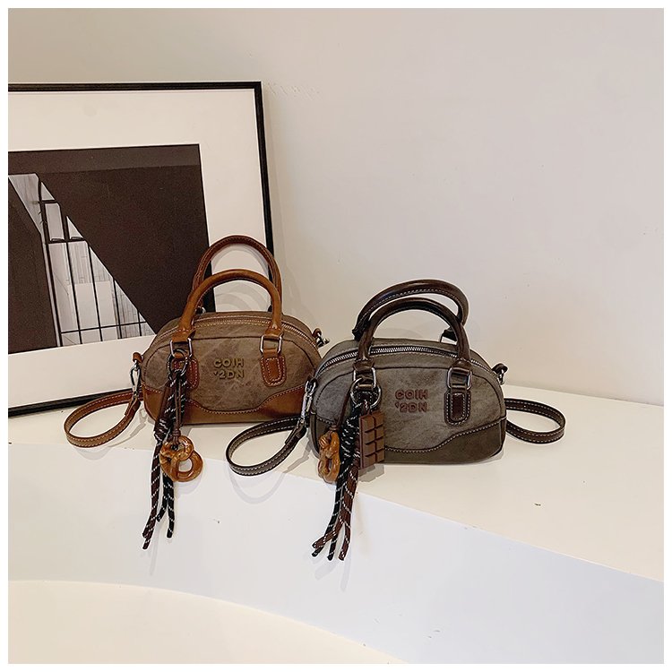 Women's PU Leather Textured Barrel Bag detail 1