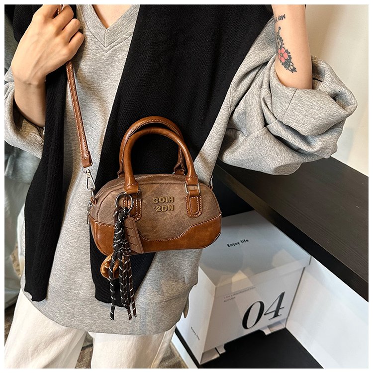Women's PU Leather Textured Barrel Bag detail 27