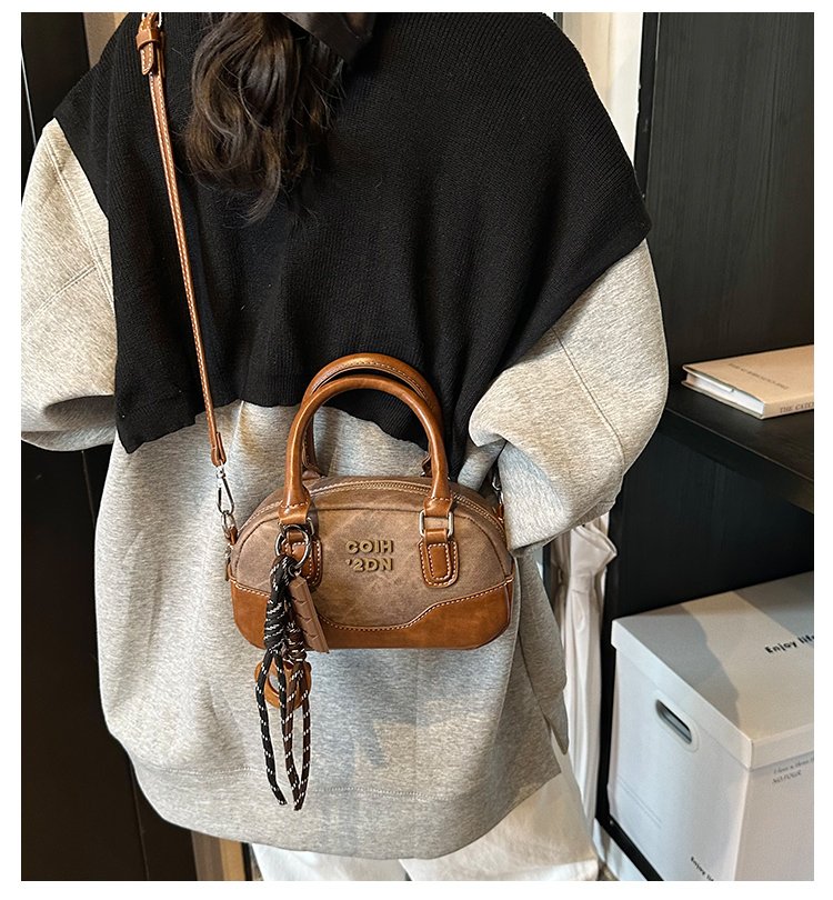 Women's PU Leather Textured Barrel Bag detail 3