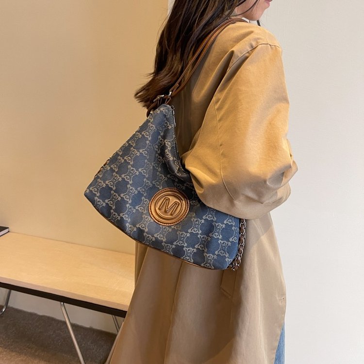 Women's Cloth Textured Shoulder Bag view 2