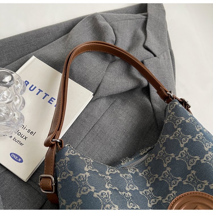 Women's Cloth Textured Shoulder Bag detail 15