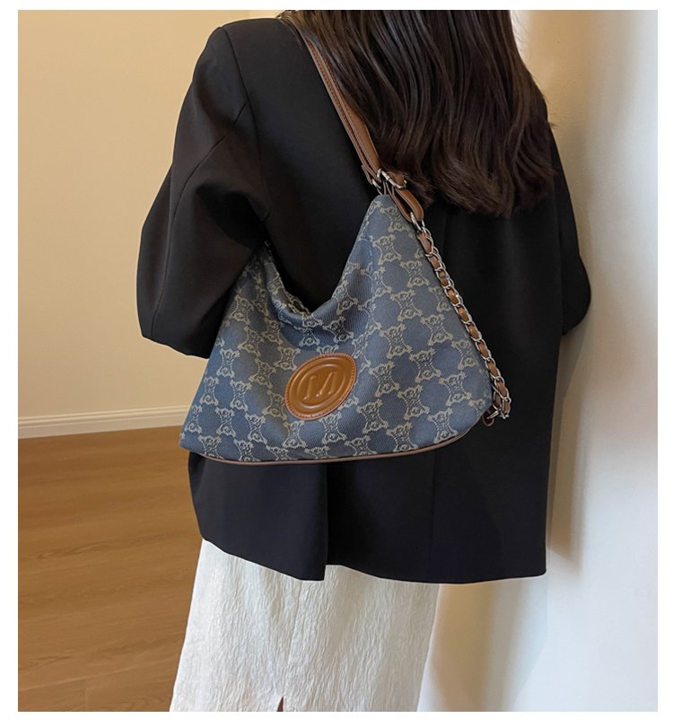 Women's Cloth Textured Shoulder Bag detail 1