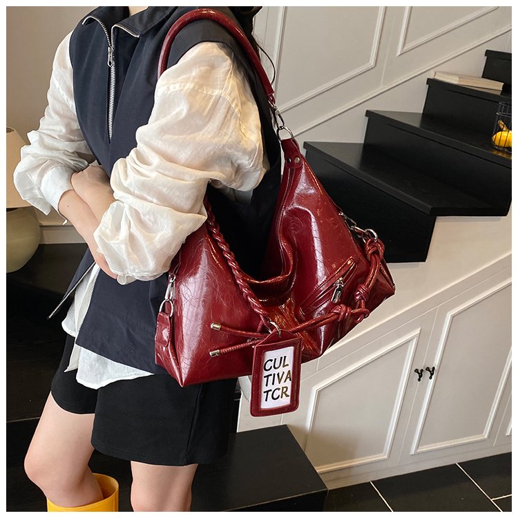 Women's PU Leather Textured Slouch Shoulder Bag detail 18