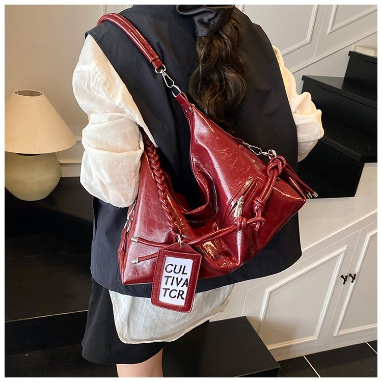 Women's PU Leather Textured Slouch Shoulder Bag detail 19