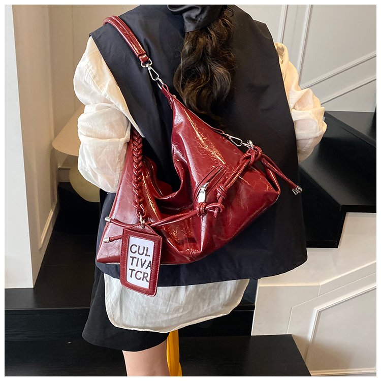 Women's PU Leather Textured Slouch Shoulder Bag detail 20