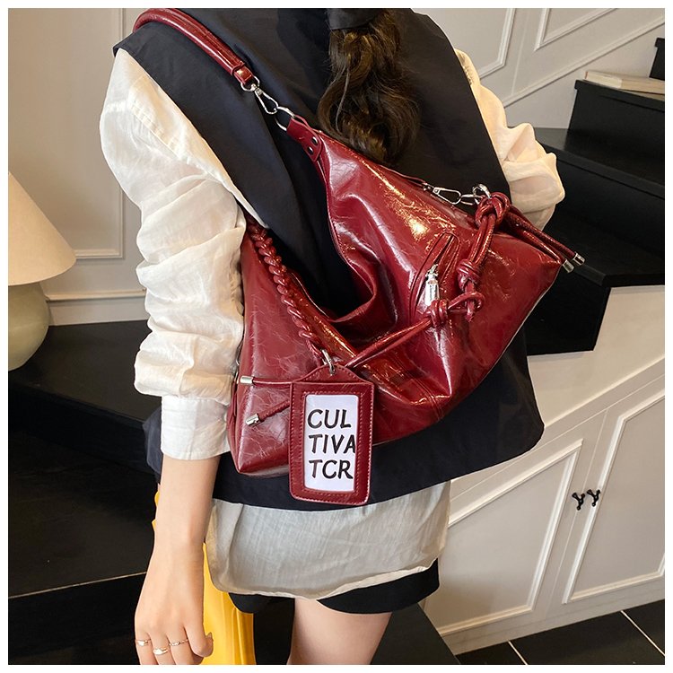 Women's PU Leather Textured Slouch Shoulder Bag detail 21