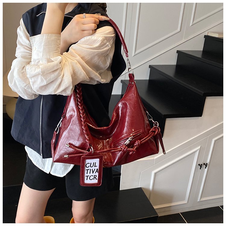Women's PU Leather Textured Slouch Shoulder Bag detail 24
