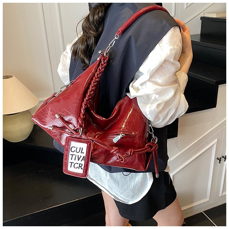 Women's PU Leather Textured Slouch Shoulder Bag detail 25