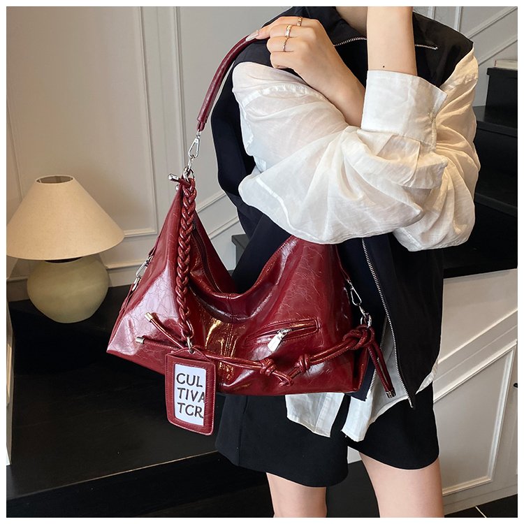 Women's PU Leather Textured Slouch Shoulder Bag detail 28