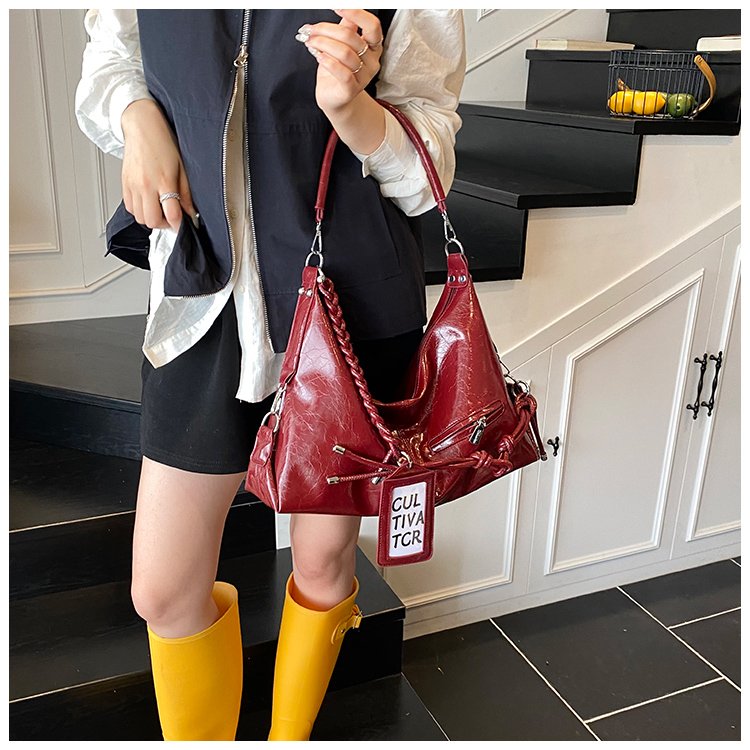 Women's PU Leather Textured Slouch Shoulder Bag detail 30