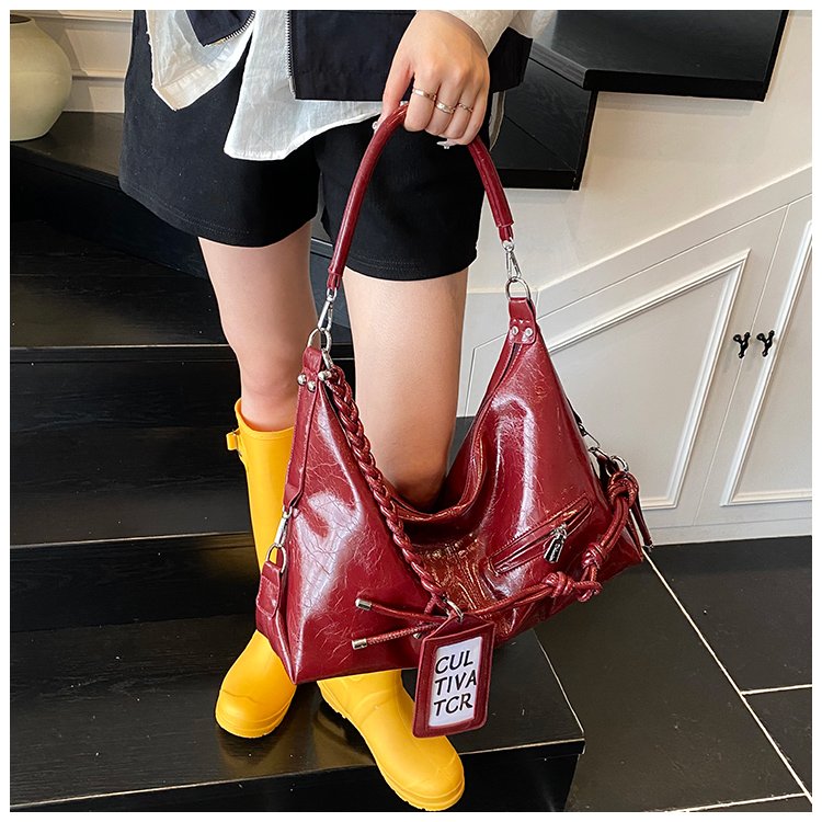 Women's PU Leather Textured Slouch Shoulder Bag detail 32