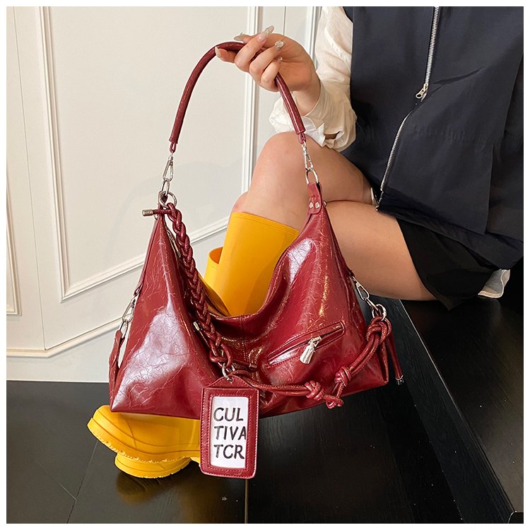 Women's PU Leather Textured Slouch Shoulder Bag detail 35