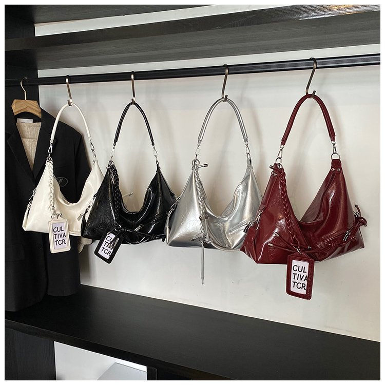 Women's PU Leather Textured Slouch Shoulder Bag detail 3
