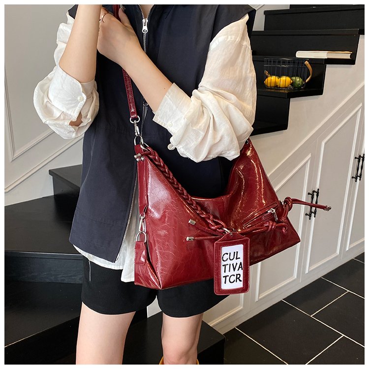 Women's PU Leather Textured Slouch Shoulder Bag detail 39