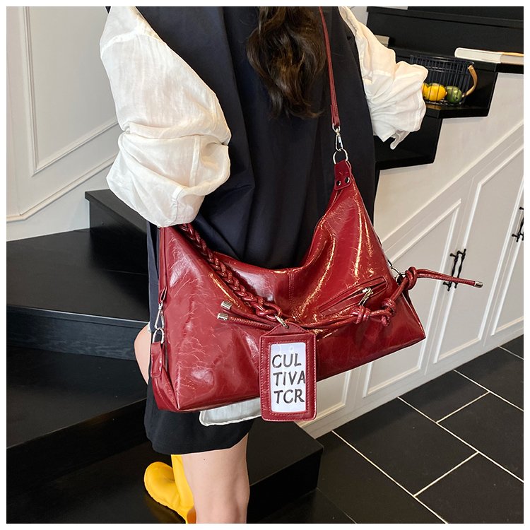 Women's PU Leather Textured Slouch Shoulder Bag detail 40