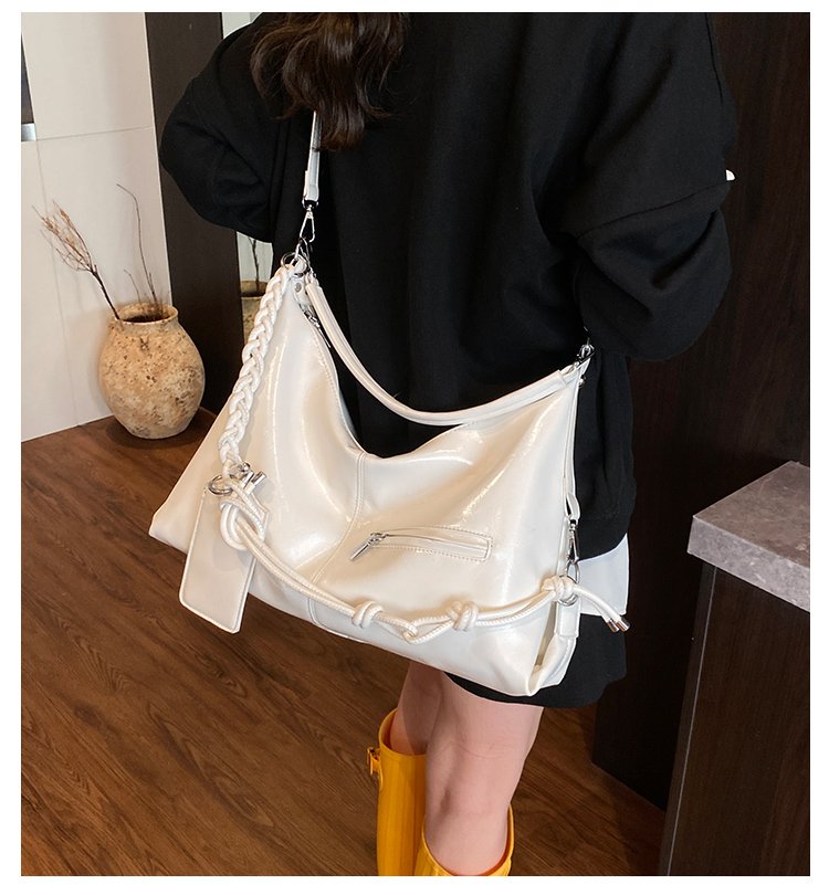 Women's PU Leather Textured Slouch Shoulder Bag detail 4